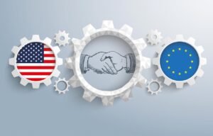 وکتور پرچم اتحادیه اروپا و پرچم آمریکا داخل چرخ دنده - وکتور همکاری تجاری اتحادیه اروپا و آمریکا